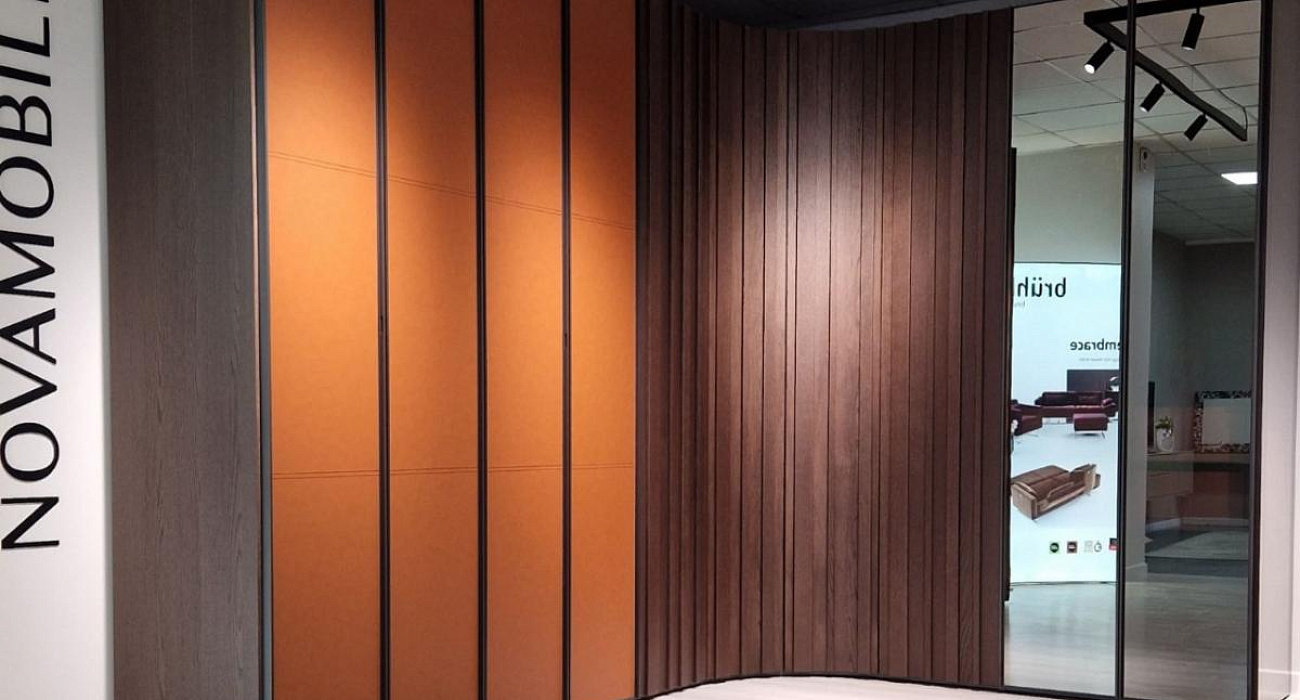 В экспозиции салона "Мебель Германии". фото