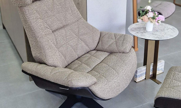 Стильное кресло с пуфом со скидкой 50%_0