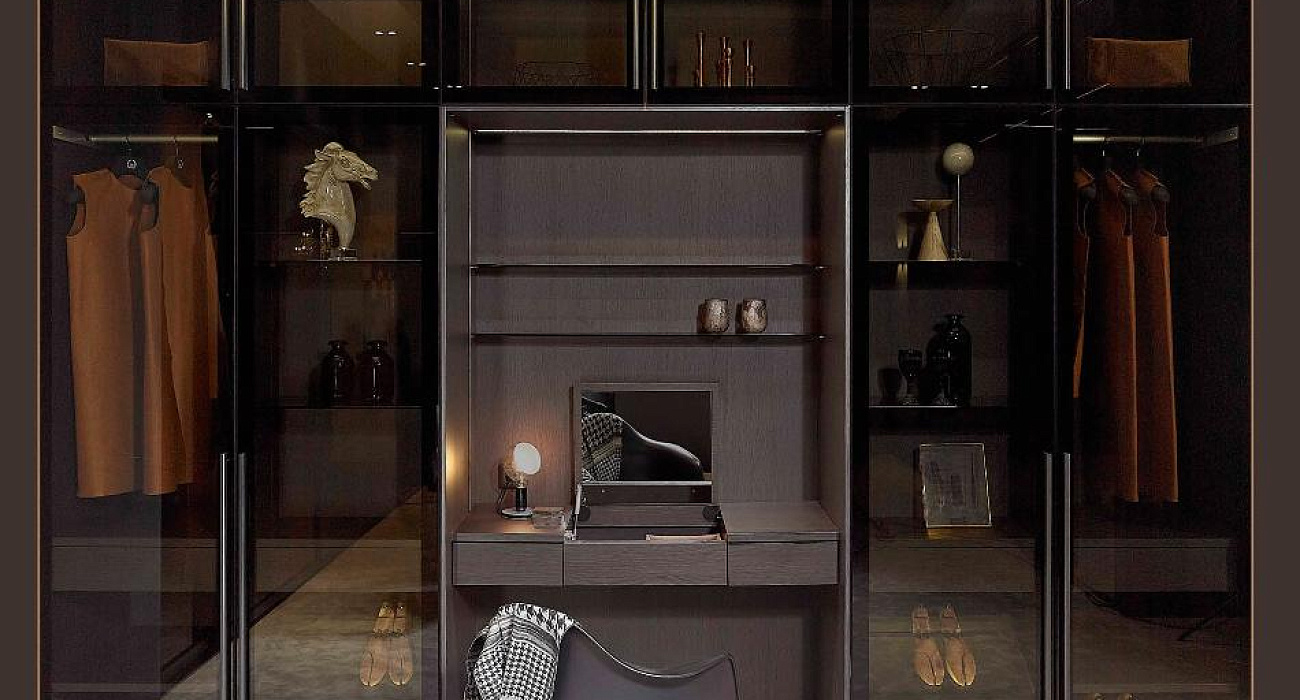 Шкаф от фабрики Trüggelmann в салоне "Мебель Германии" в Калининграде. фото